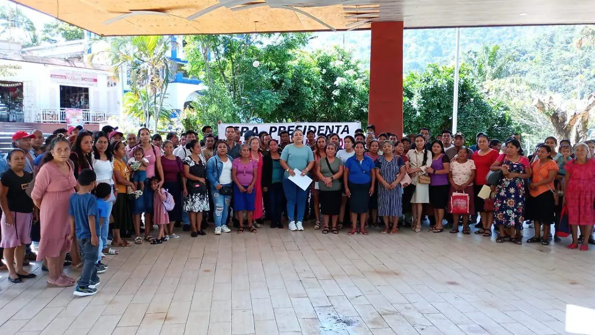 Mujeres buscan acceso al programa de CONAVI