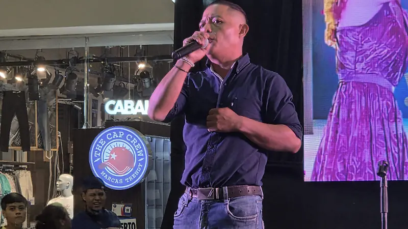 Cantando en concurso de Diario del Sur