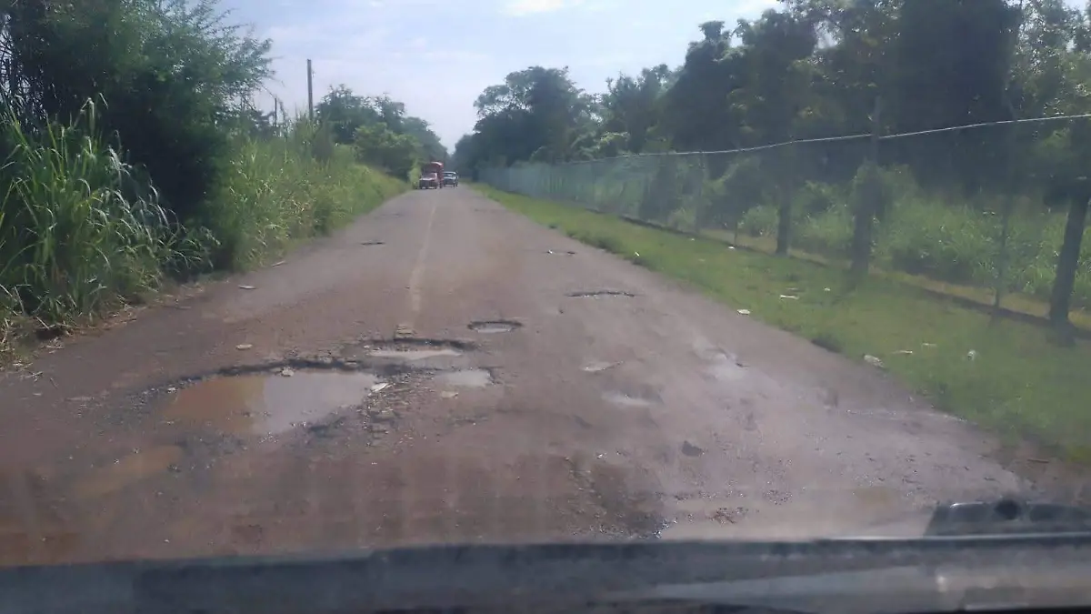 Carretera con baches
