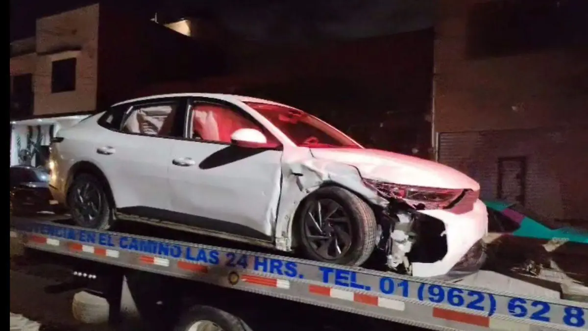 vehículo llevado por grúa