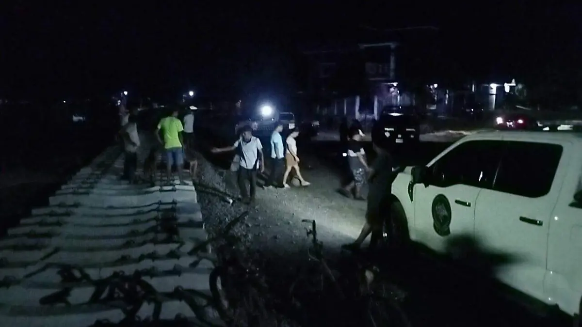 Policías en el ejido Álvaro Obregón 