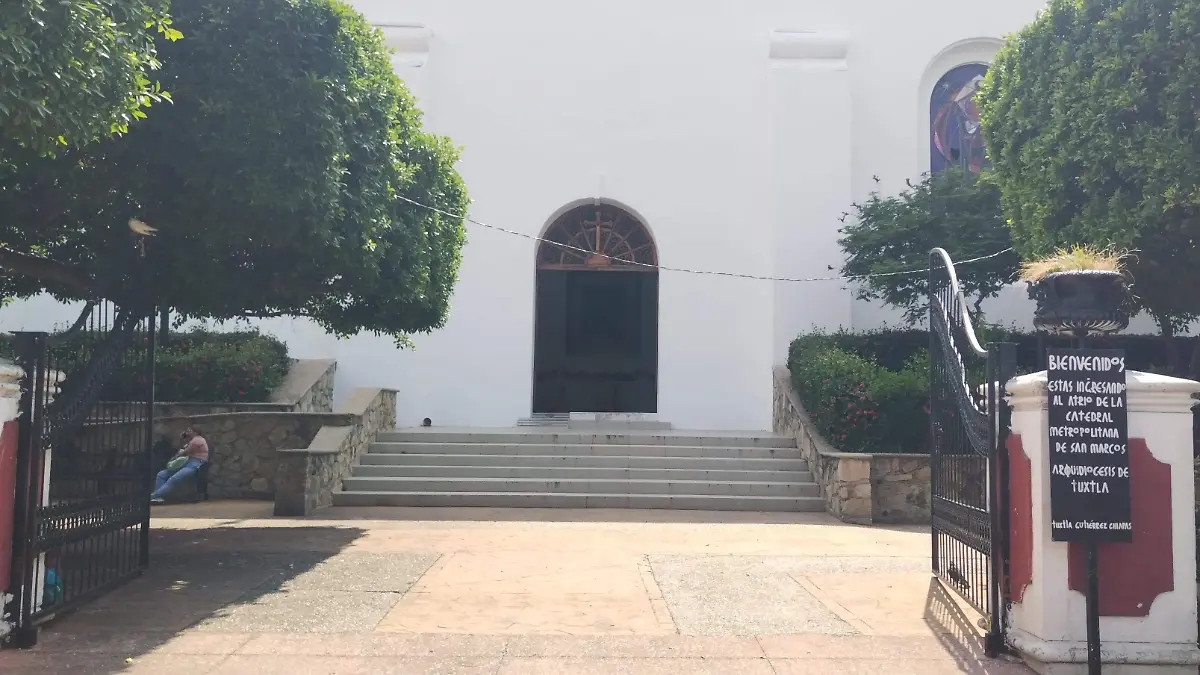 Acceso a Catedral, aquí fue el antiguo panteón