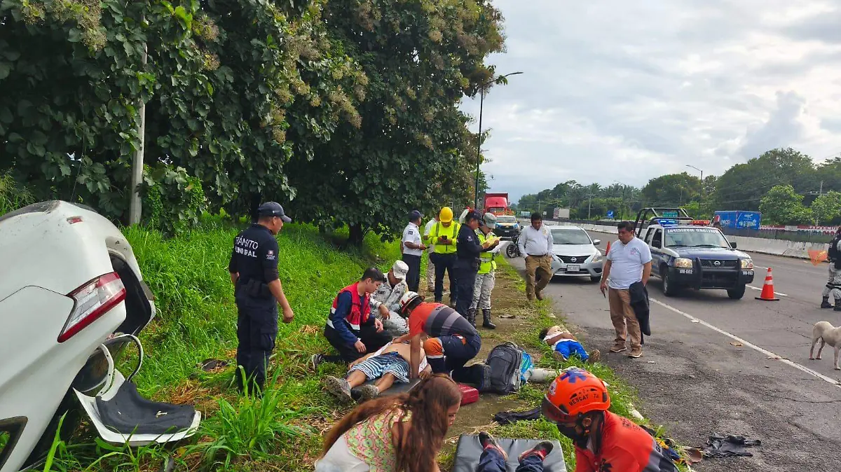 Impactado y sacado de carretera
