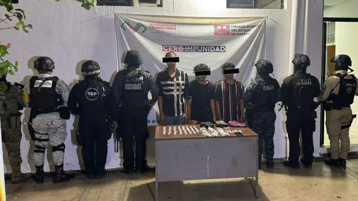 Detenidos en cateo a vivienda