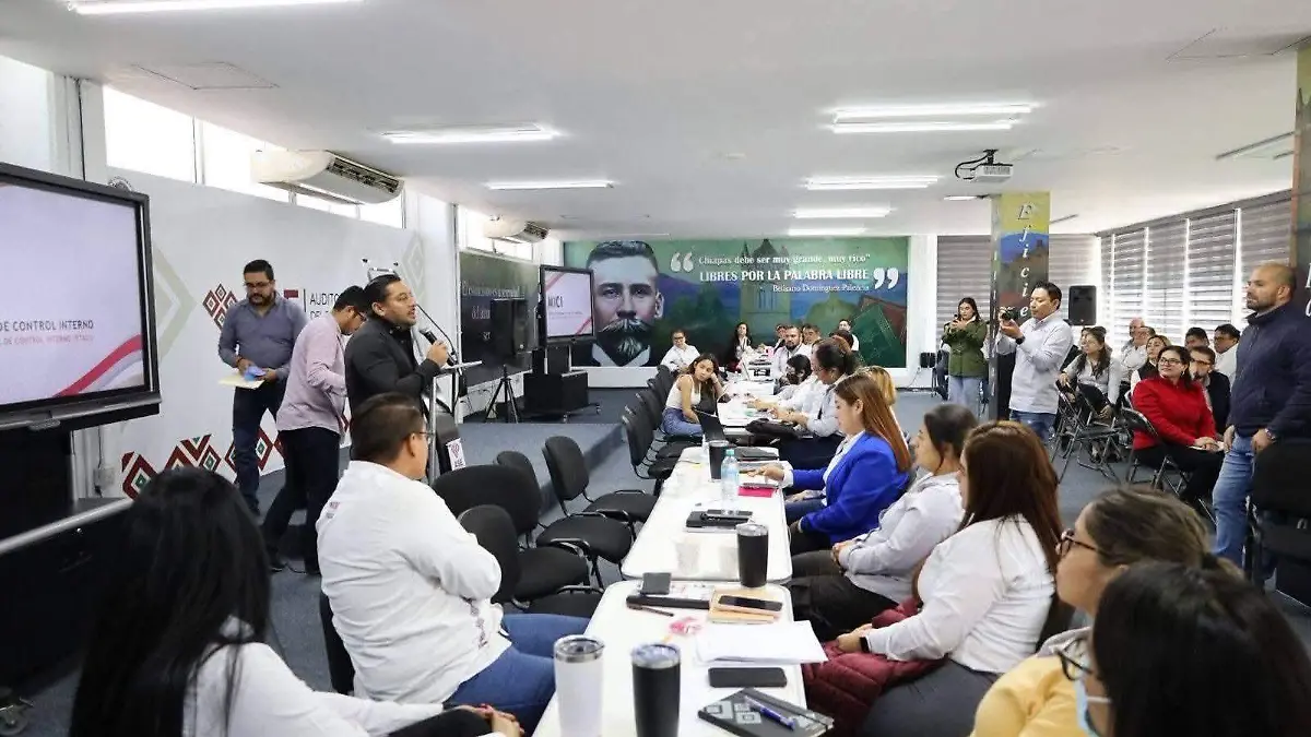 Reunión de trabajo en la ASE 