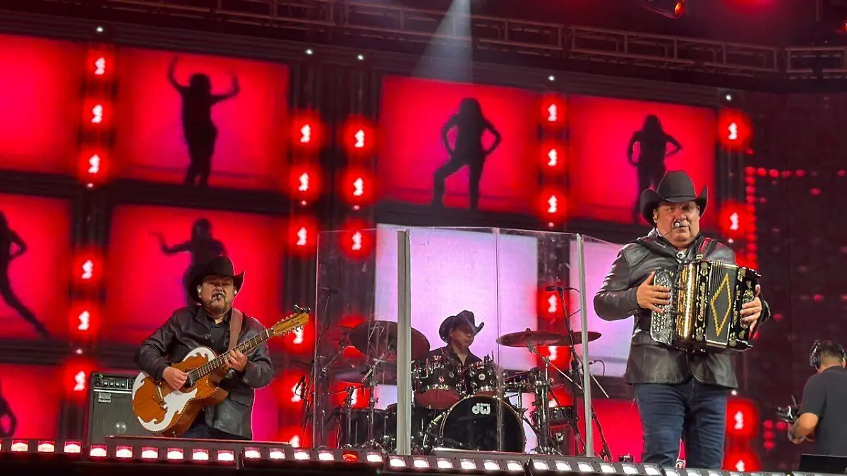 04b3b48b-5c35-4f37-bb04-f4822f57d44e