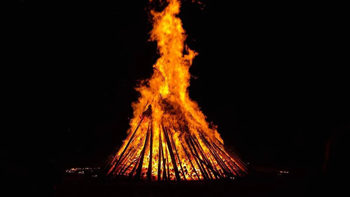 hans-fire-142514_1920