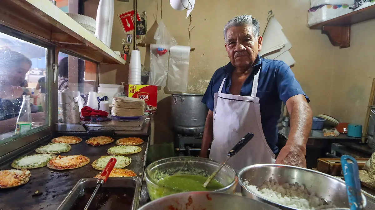 EL MERCADO (SR. ESTEBAN)