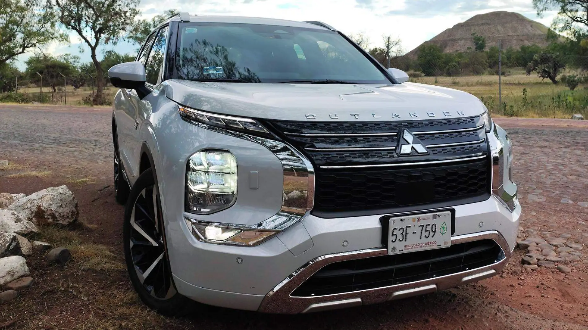 mitsubishi_outlander_phev_01