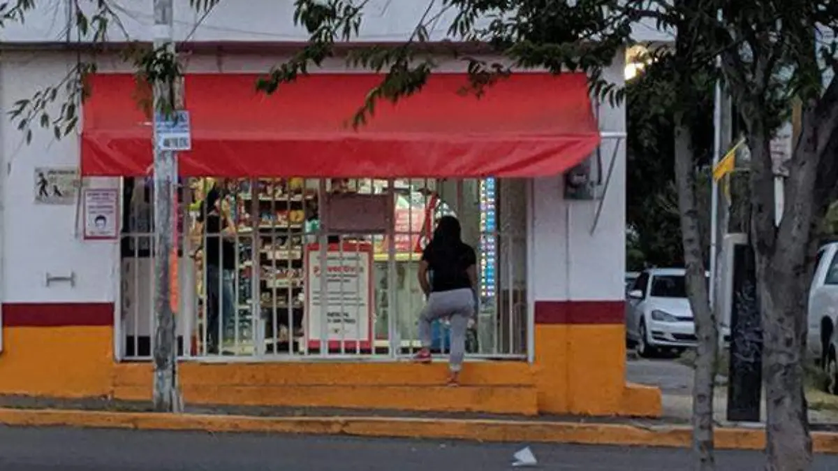 Roban tienda de conveniencia