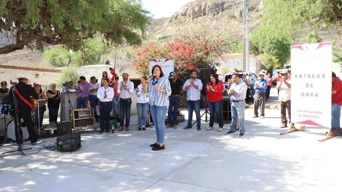 AUTORIDADES MUNICIPALES ENTREGARON LA OBRA