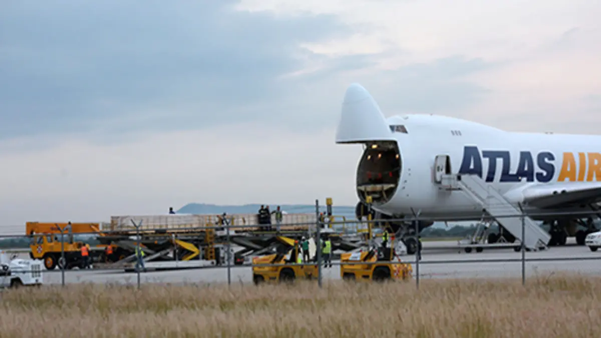 AVION CARGUERO fw