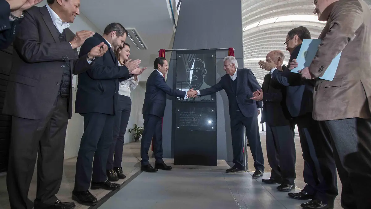 Develación de placa inaugural