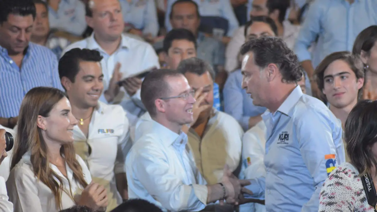 Anaya estuvo acompañado de los candidatos a los distintos