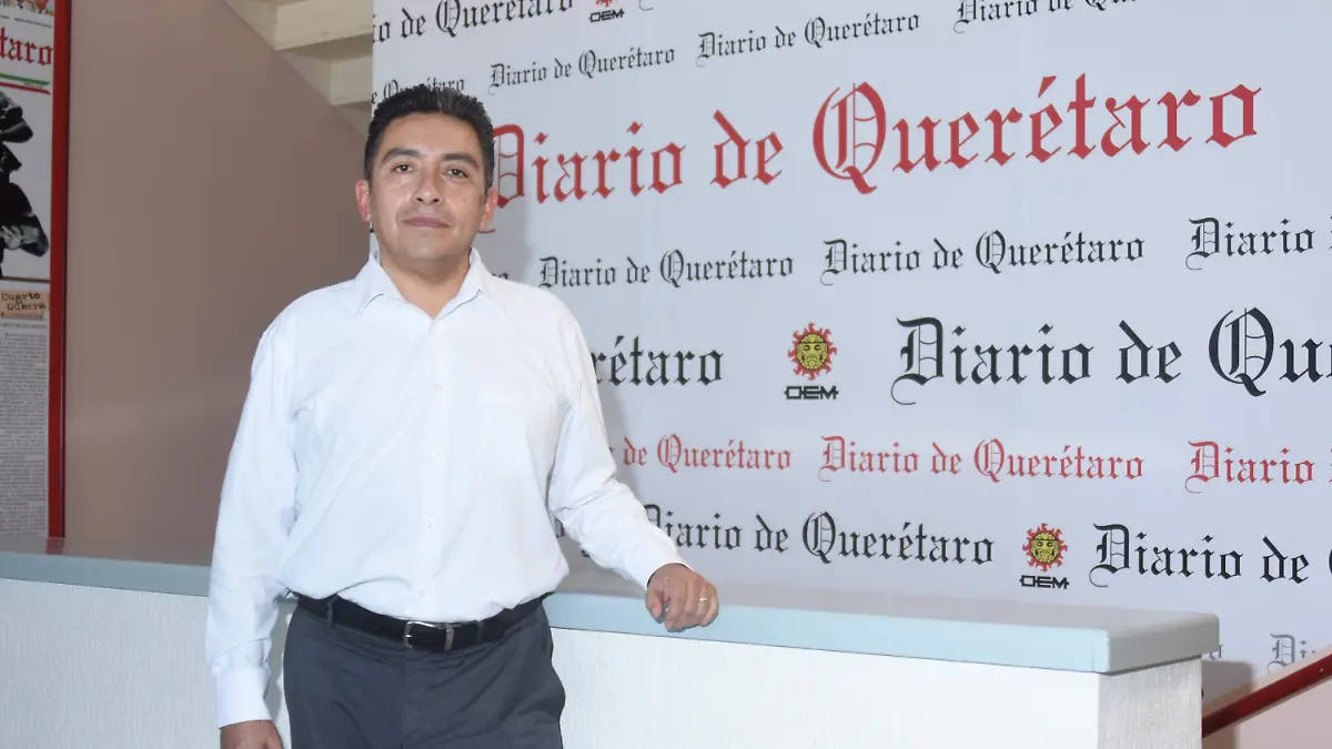 ADÁN OLVERA (YOLANDA LONGINO)