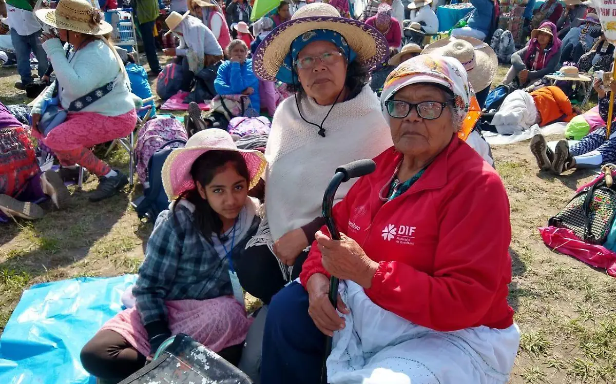 Las tres comparten el amor por la Virgen de Guadalupe.  Foto Dolores Martínez.