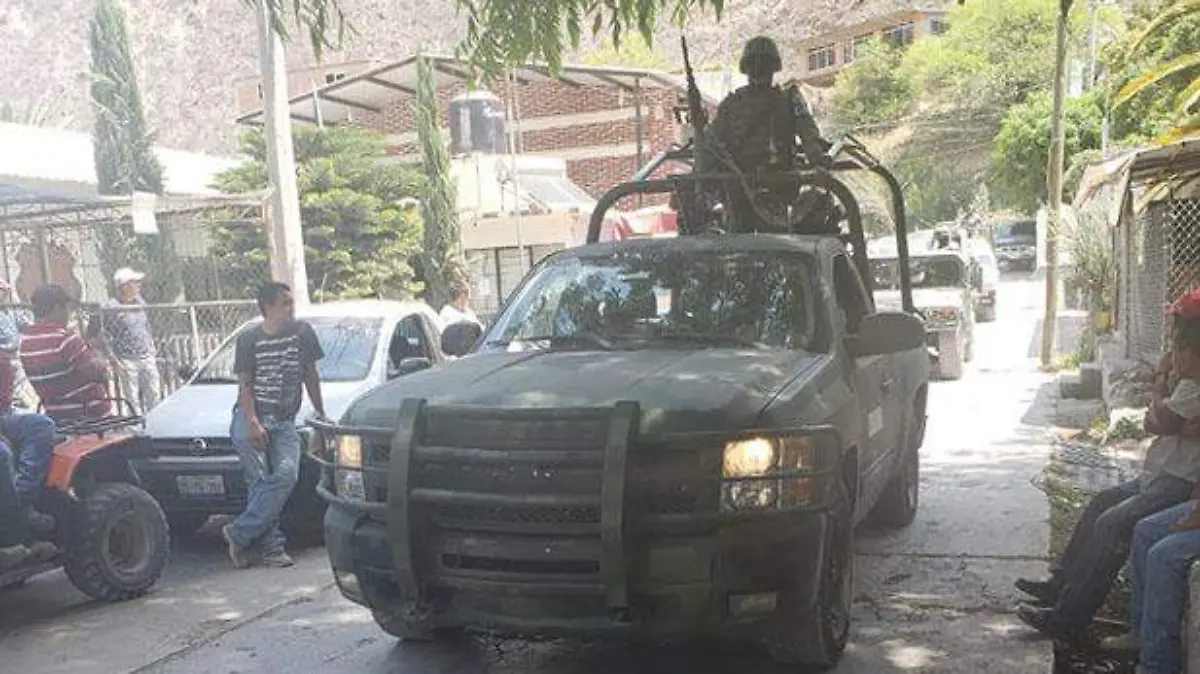 Militares legan a Maconi