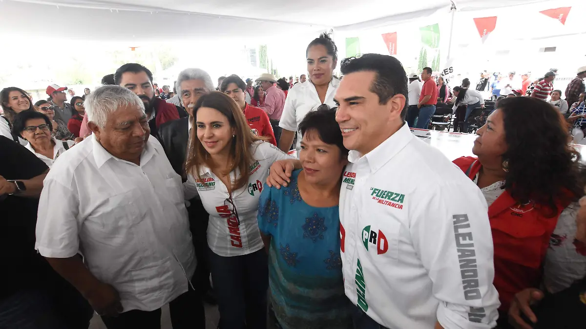 CIENTOS DE MILITANTES