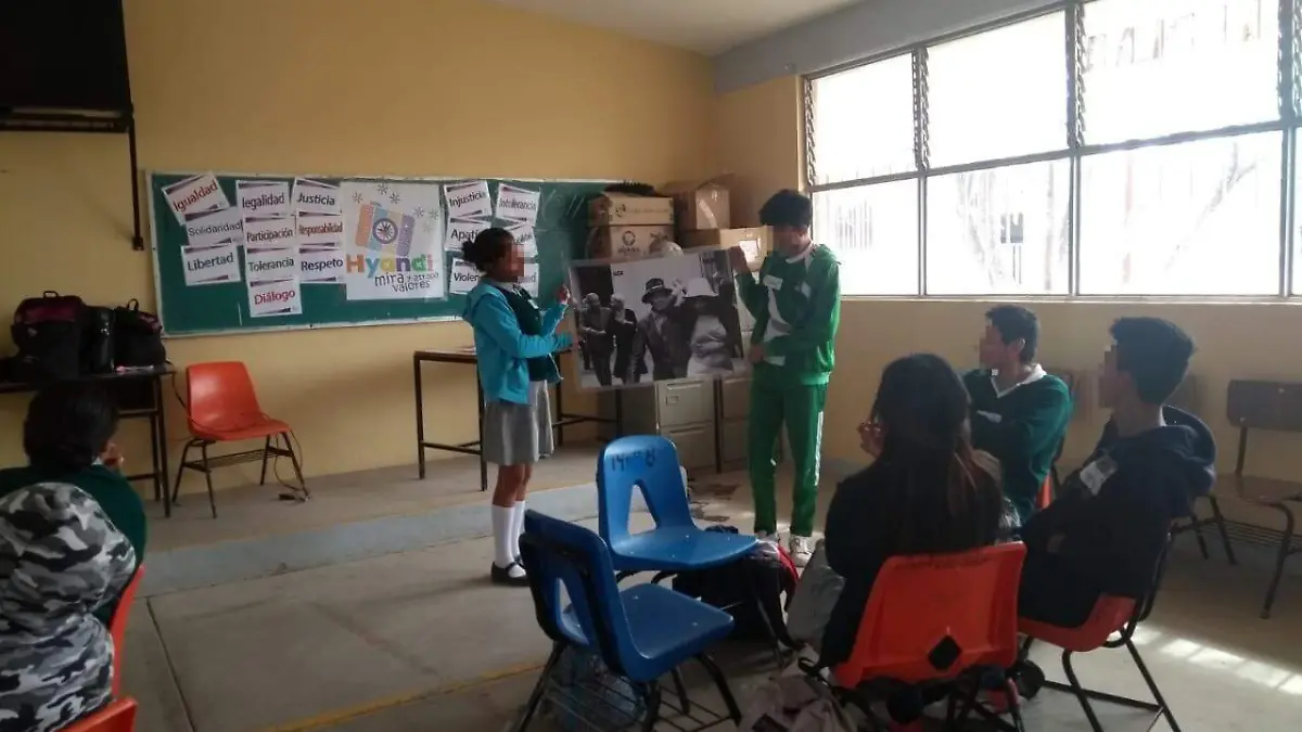 CIENTOS DE NINOS
