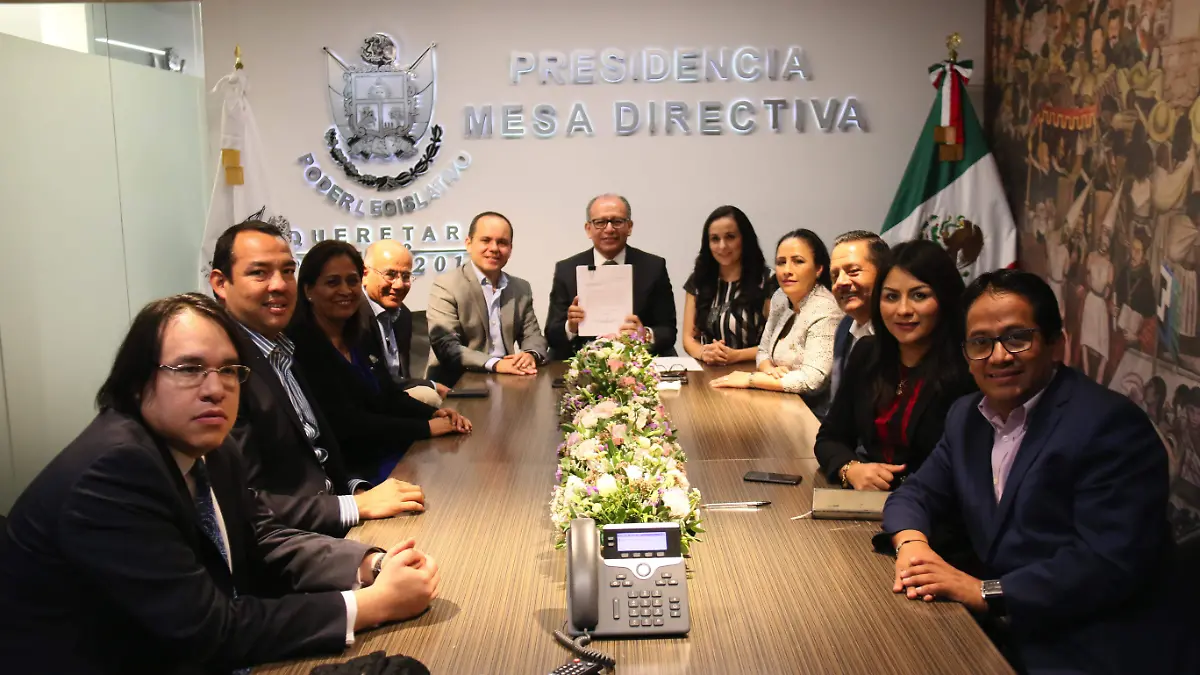 PRESENTARON