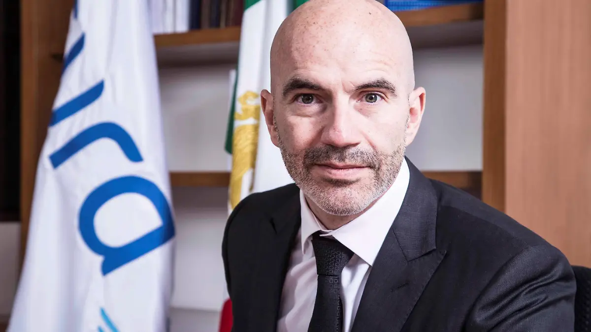 Lic. Francisco Oliveros Director General de Seguros SURA