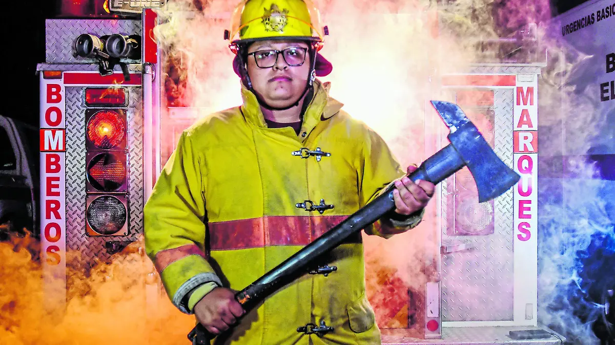 3 HECTOR IVAN_PSICOLOGIA DEL BOMBERO_LA MIRADA_MM_CMYK