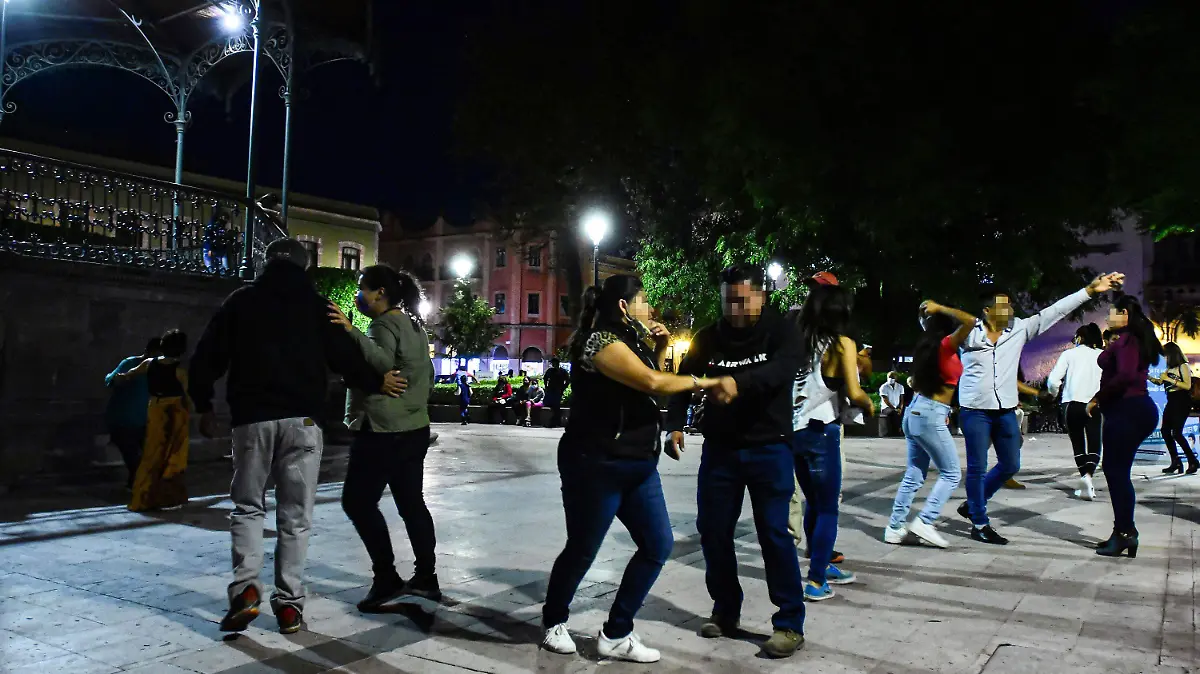 baile-en-el-zenea