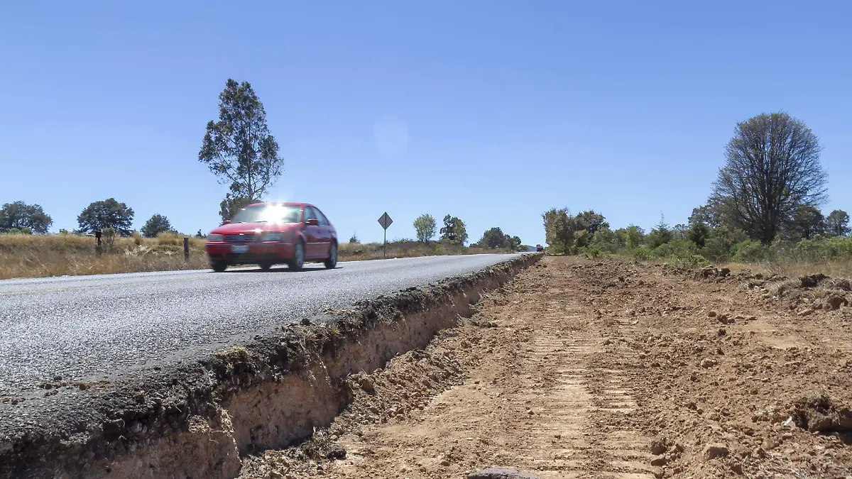 Carretera estatal 300 quedará lista antes de finalizar 2019.  foto César Ortiz.