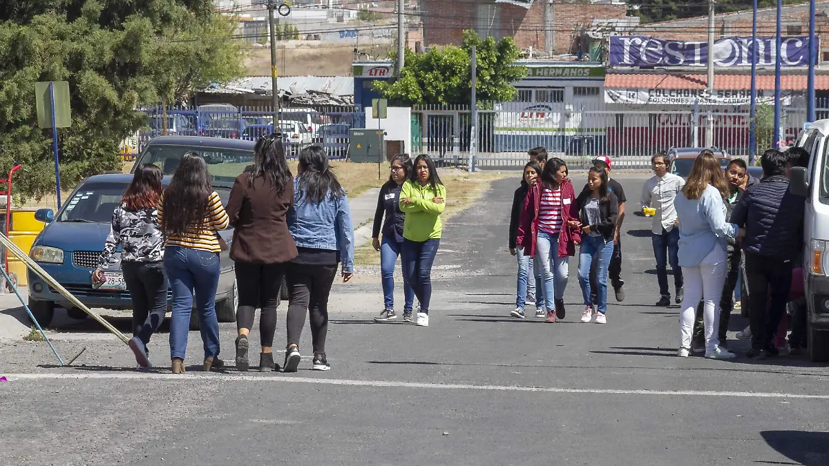La mayoría de la población estudiantil recibe información preventiva.  Foto César Ortiz.
