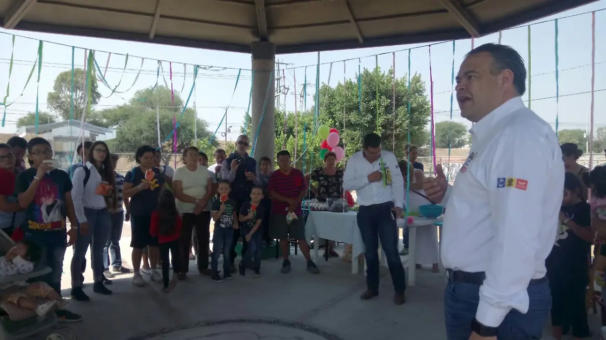 Magallanes Alonso se comprometió a elaborar un plan integral para bajar recursos que sean aplicables a varias escuelas