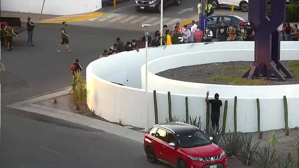 b56fe253-c489-40d3-9b31-22a2261879a8