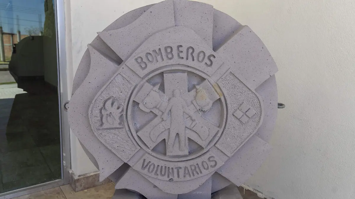 Existe colaboración entre PC y Bomberos.  Foto Luis Luévanos.