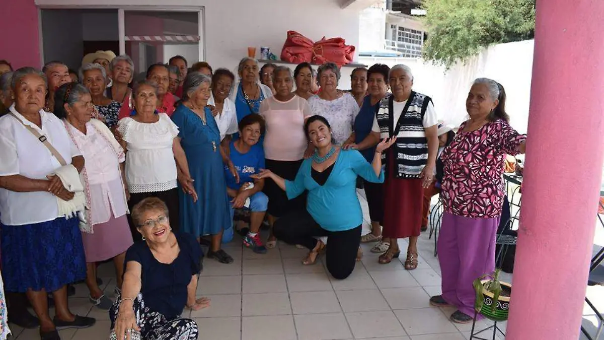 A la Casa de Día del Adulto Mayor en Pedro Escobedo, acuden 471 personas. Foto Especial