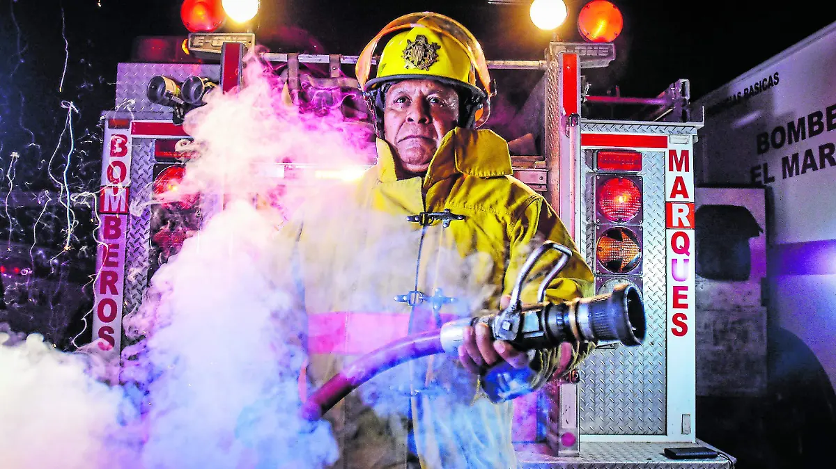 4 JUAN RAMIREZ_PSICOLOGIA DEL BOMBERO_LA MIRADA_MM_CMYK