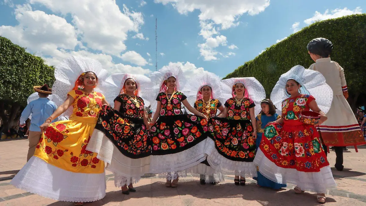 Mujeres de la fraternidad istmeña en Querétaro