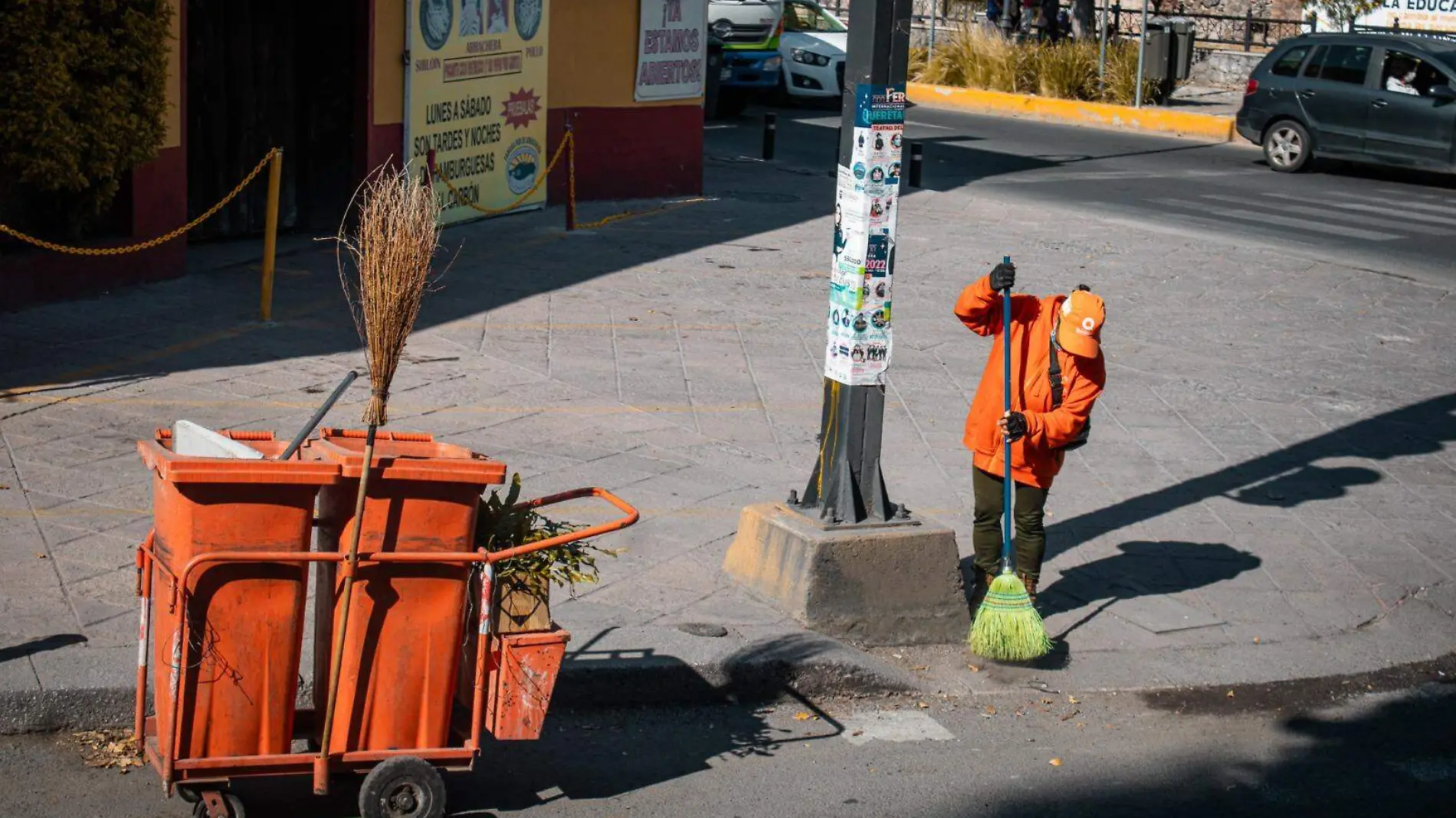 TRABAJADORES