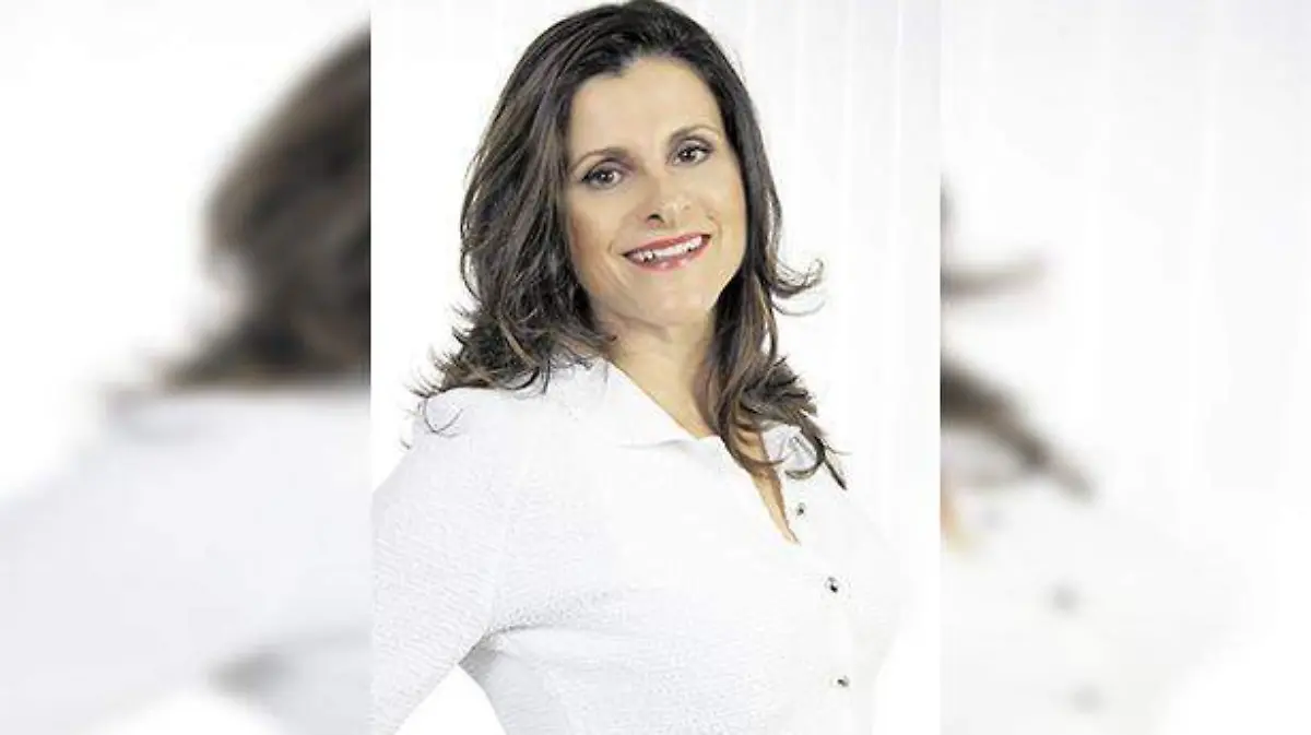 PAULINA LATAPI_CMYK