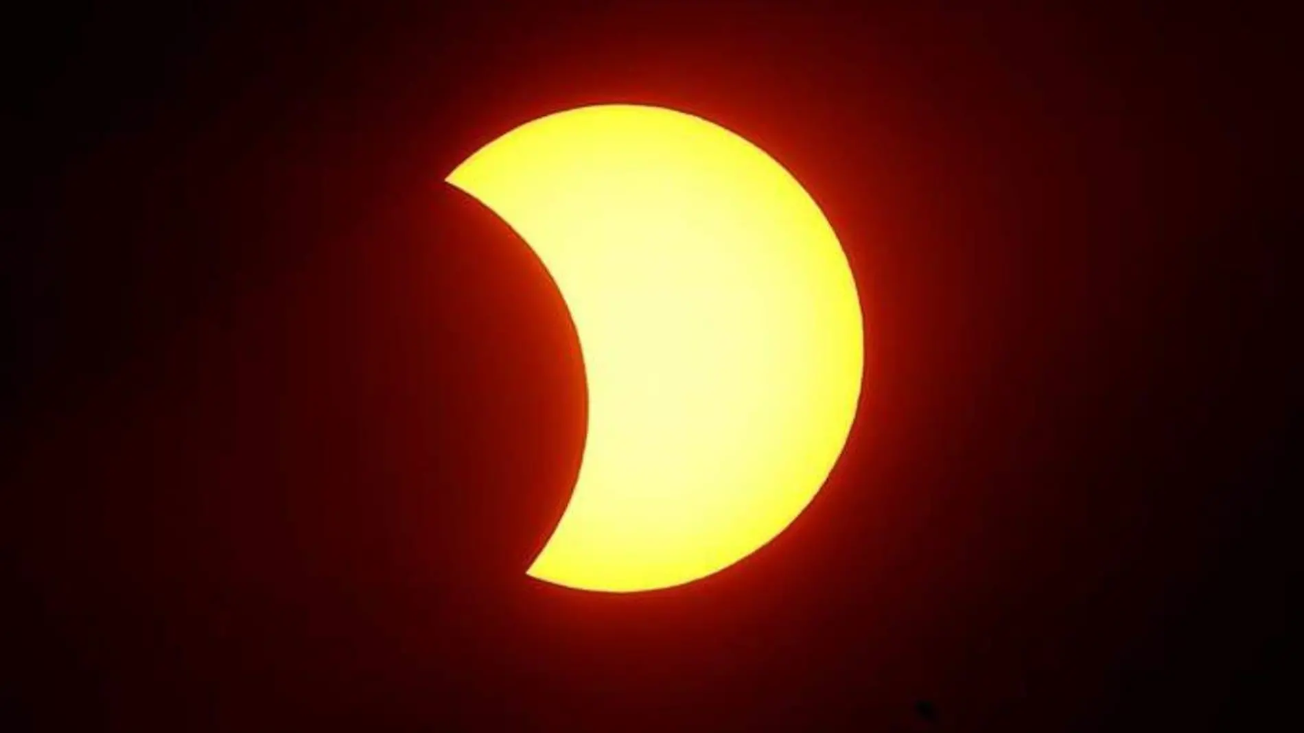 eclipse-solar-que-oscurecera-la-antartica-fascina-a-cientificos-y-expertos-EFE