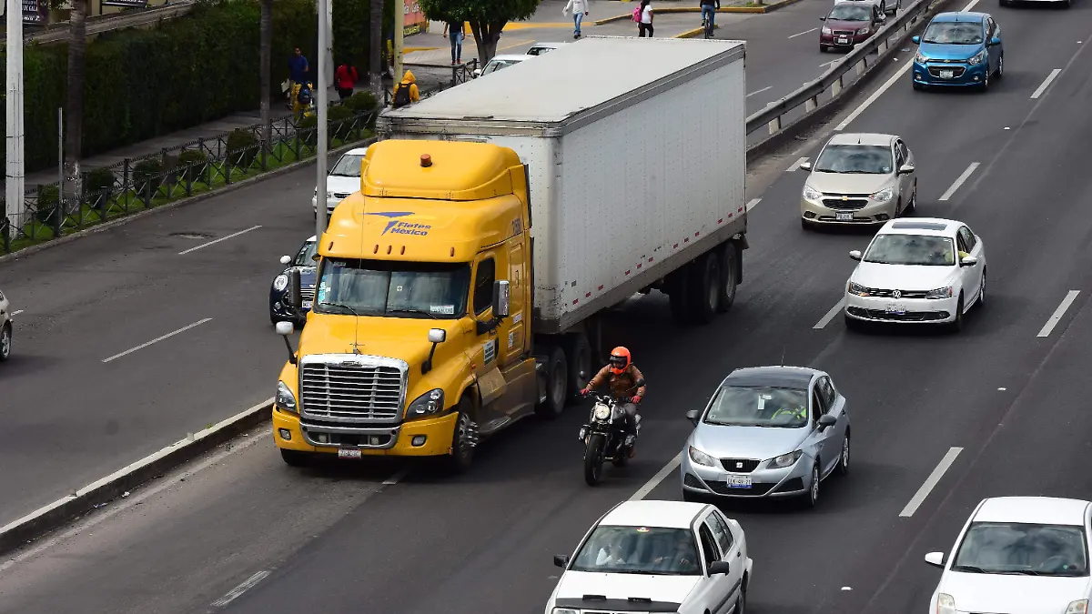 MOTOS ENTRE TRAILERS_MM