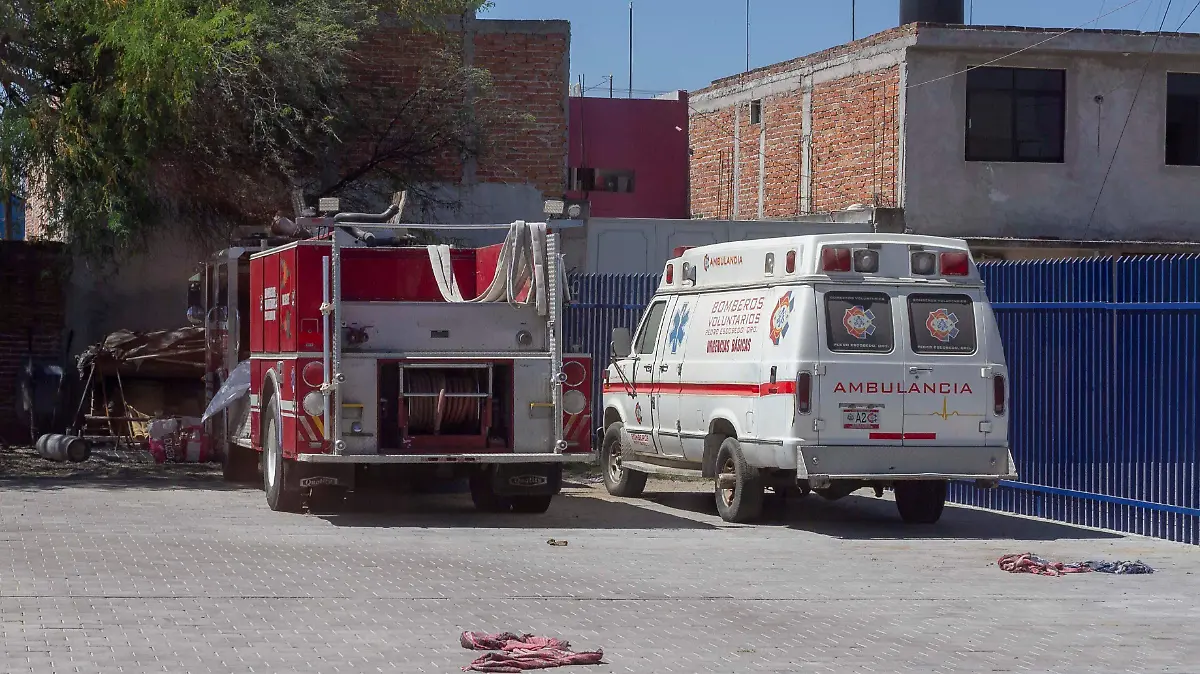 A pesar de la crisis, los vulcanos y paramédicos mantienen operaciones. Foto César Ortiz