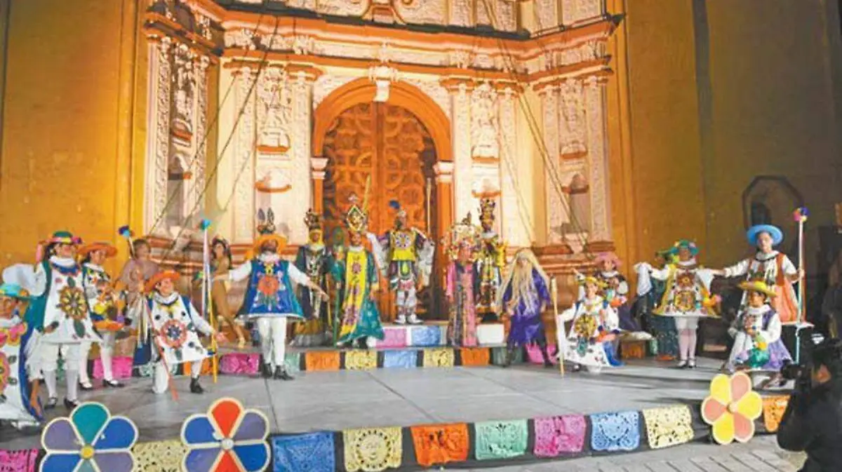 ATABAL4Pastorela escenificada en un atrio de iglesia