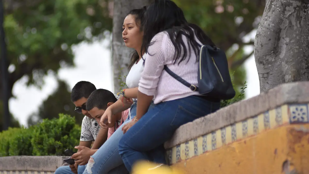 Sentadas en el parque de Santa