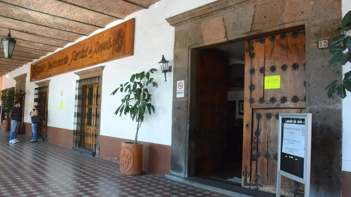 Hoteles podr_n operar al 30 por ciento de ocupaci_n.  Foto Luis Lu_vanos  El Sol de San Juan del R_o.