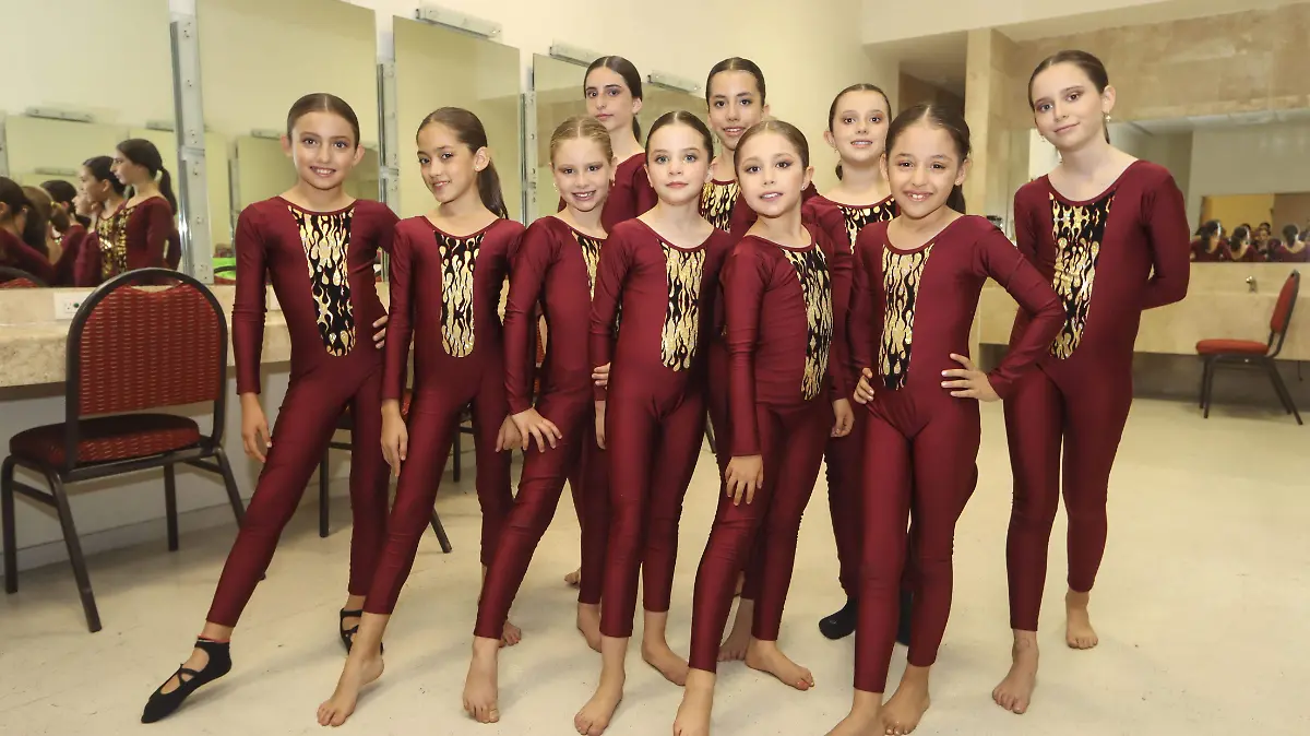 Lindísimas lucieron las pequeñas en su presentación en el Metropolitano