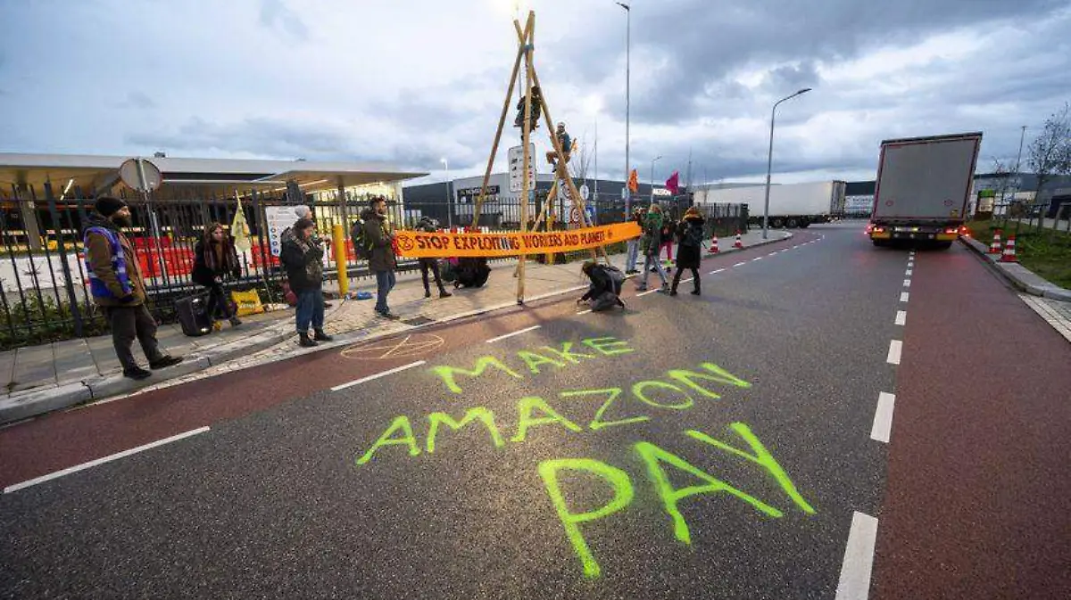 extinction-rebellion-takes-action-at-amazon-AFP