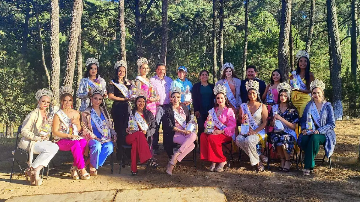 Participantes durante su recorrido por la Sierra Gorda queretana
