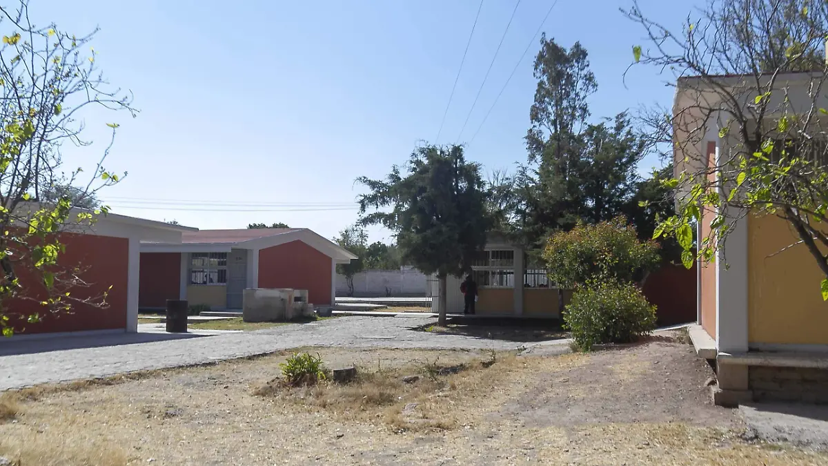 Requieren bebederos para evitar enfermedades gastrointestinales en los alumnos. Foto César Ortiz