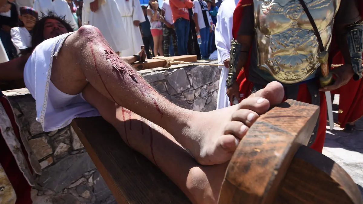 LA CRUCIFIXION EMPIEZA EN EL CERRO