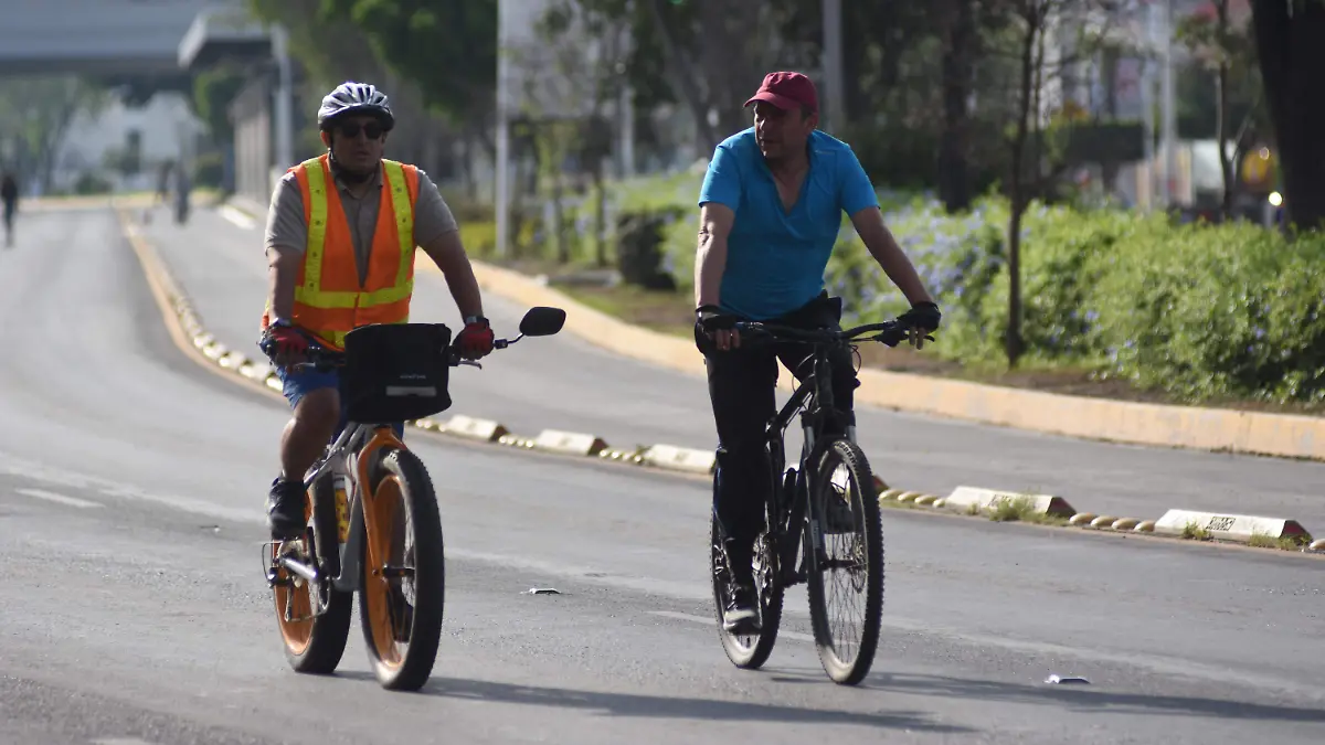 Ciclistas siguen (1)