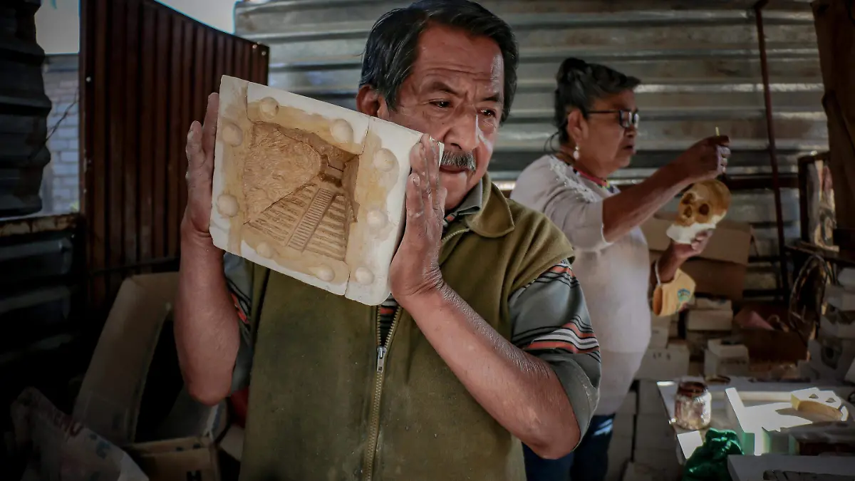 220311_LA Mirada_Gerardo Tavarez_Artesano Yeso_GT_2.1